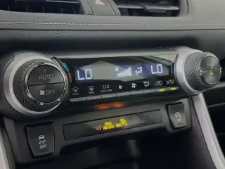 Toyota RAV4 2025 AWD XLE 4dr SUV