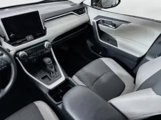 Toyota RAV4 2025 XLE 4dr SUV