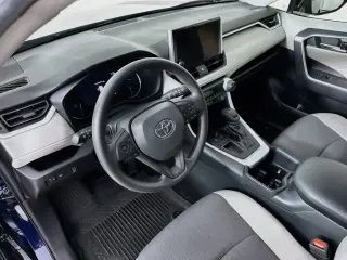 Toyota RAV4 2025 XLE 4dr SUV