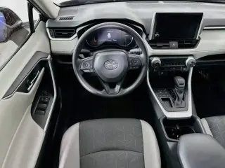 Toyota RAV4 2025 XLE 4dr SUV