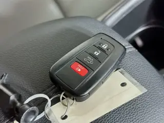 Toyota RAV4 2023 AWD XLE Premium 4dr SUV