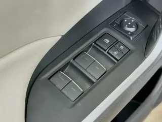 Toyota RAV4 2023 AWD XLE Premium 4dr SUV
