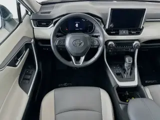 Toyota RAV4 2023 AWD XLE Premium 4dr SUV