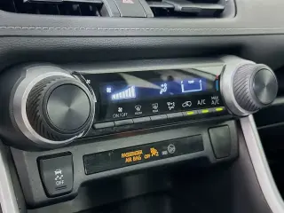 Toyota RAV4 2021 LE 4dr SUV