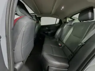 Toyota Prius Plug-in Hybrid 2025 SE 4dr Hatchback