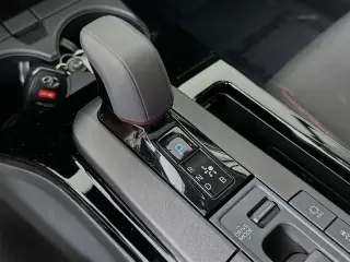 Toyota Prius Plug-in Hybrid 2025 SE 4dr Hatchback