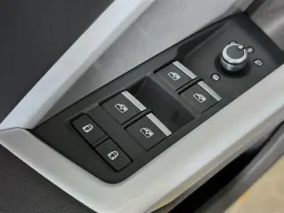 Audi Q3 2025 AWD quattro S line Premium 45 TFSI 4dr SUV