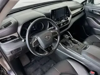 Toyota Highlander Hybrid 2021 AWD XLE 4dr SUV