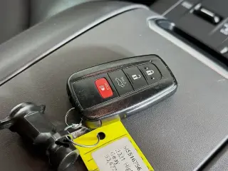 Toyota Highlander Hybrid 2021 AWD XLE 4dr SUV