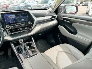 Toyota Highlander 2021 AWD Platinum 4dr SUV
