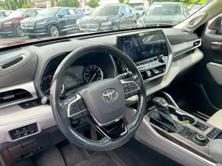 Toyota Highlander 2021 AWD Platinum 4dr SUV