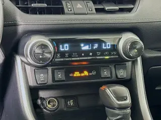Toyota RAV4 2024 XLE Premium 4dr SUV