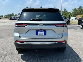 Jeep Grand Cherokee 2024 4x2 Laredo A 4dr SUV