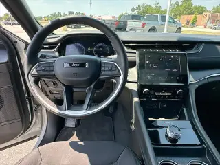 Jeep Grand Cherokee 2024 4x2 Laredo A 4dr SUV