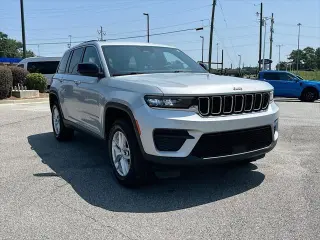 Jeep Grand Cherokee 2024 4x2 Laredo A 4dr SUV