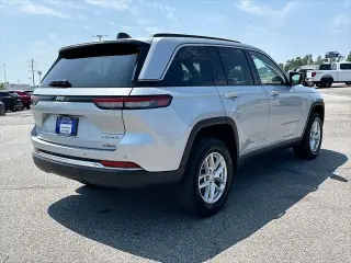 Jeep Grand Cherokee 2024 4x2 Laredo A 4dr SUV