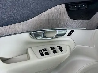 Volvo XC90 2023 AWD B5 Plus Bright Theme 4dr SUV