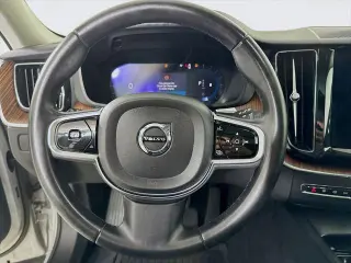 Volvo XC60 2023 AWD B5 Plus Bright Theme 4dr SUV