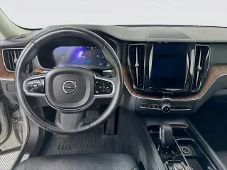 Volvo XC60 2023 AWD B5 Plus Bright Theme 4dr SUV