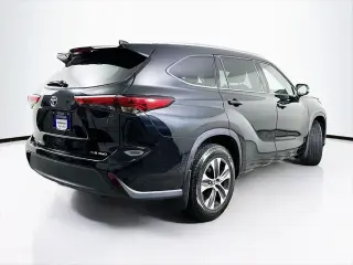 Toyota Highlander 2021 AWD XLE 4dr SUV