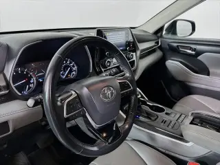 Toyota Highlander 2021 AWD XLE 4dr SUV