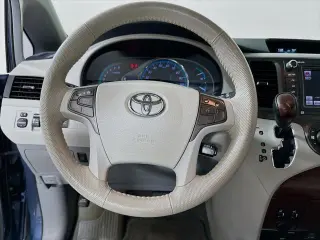 Toyota Sienna 2013 XLE 7-Passenger Auto Access Seat 4dr Mini-Van
