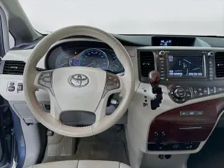 Toyota Sienna 2013 XLE 7-Passenger Auto Access Seat 4dr Mini-Van