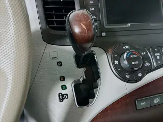 Toyota Sienna 2013 XLE 7-Passenger Auto Access Seat 4dr Mini-Van