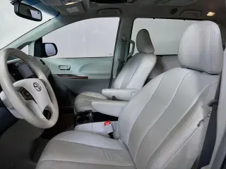 Toyota Sienna 2013 XLE 7-Passenger Auto Access Seat 4dr Mini-Van