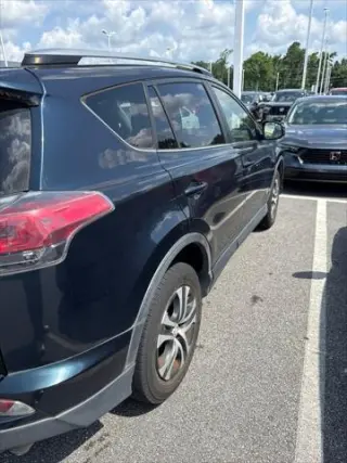 Toyota RAV4 2018 LE 4dr SUV