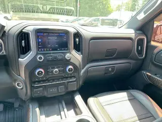 GMC Sierra 1500 2019 4x4 Denali 4dr Crew Cab 5.8 ft. SB