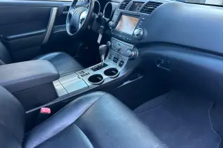 Toyota Highlander 2011 AWD SE 4dr SUV