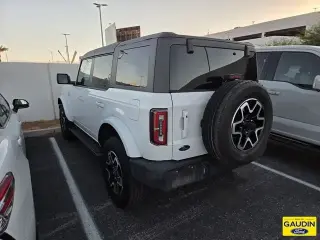 Ford Bronco 2022 4x4 Black Diamond 4dr SUV