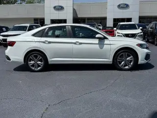 Volkswagen Jetta 2023 SE 4dr Sedan