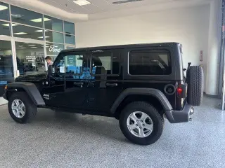 Jeep Wrangler Unlimited 2020 4x4 Willys Sport 4dr SUV