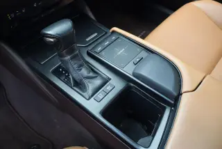 Lexus ES 300h 2019 Luxury 4dr Sedan