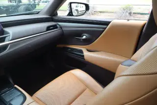 Lexus ES 300h 2019 Luxury 4dr Sedan