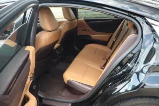 Lexus ES 300h 2019 Luxury 4dr Sedan