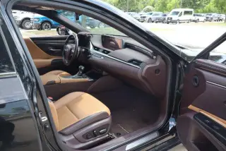 Lexus ES 300h 2019 Luxury 4dr Sedan