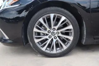Lexus ES 300h 2019 Luxury 4dr Sedan