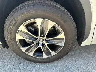 Toyota Highlander 2023 LE 4dr SUV