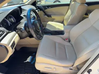 Acura TSX 2010 4dr Sedan 5A w/Technology Package