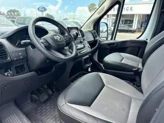 Ram ProMaster 2025 Tradesman 2500 136 WB 3dr Low Roof Cargo Van w/ Passenger Seat