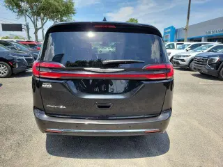 Chrysler Pacifica 2023 Touring L 4dr Mini-Van