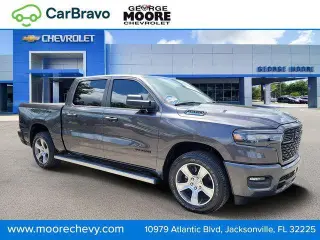 Ram 1500 2026 4x2 Express 4dr Crew Cab 5.6 ft. SB Pickup