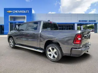 Ram 1500 2026 4x2 Express 4dr Crew Cab 5.6 ft. SB Pickup