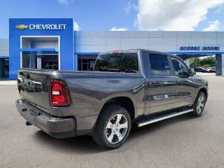 Ram 1500 2026 4x2 Express 4dr Crew Cab 5.6 ft. SB Pickup