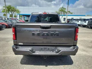 Ram 1500 2026 4x2 Express 4dr Crew Cab 5.6 ft. SB Pickup