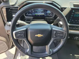 Chevrolet Silverado 1500 2023 4x4 LT 4dr Crew Cab 5.8 ft. SB w/1LT