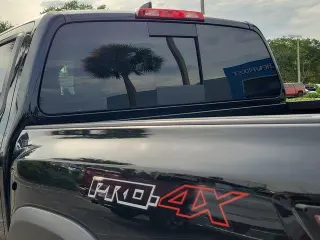 Nissan Frontier 2024 4x4 PRO-4X 4dr Crew Cab 5 ft. SB